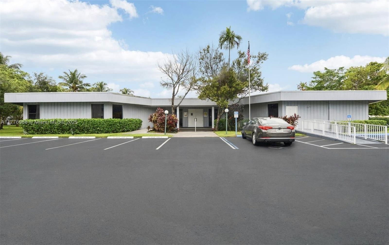 Real estate property located at 103 Royal Park Dr #1G, Broward, Royal Park Condo, Oakland Park, FL