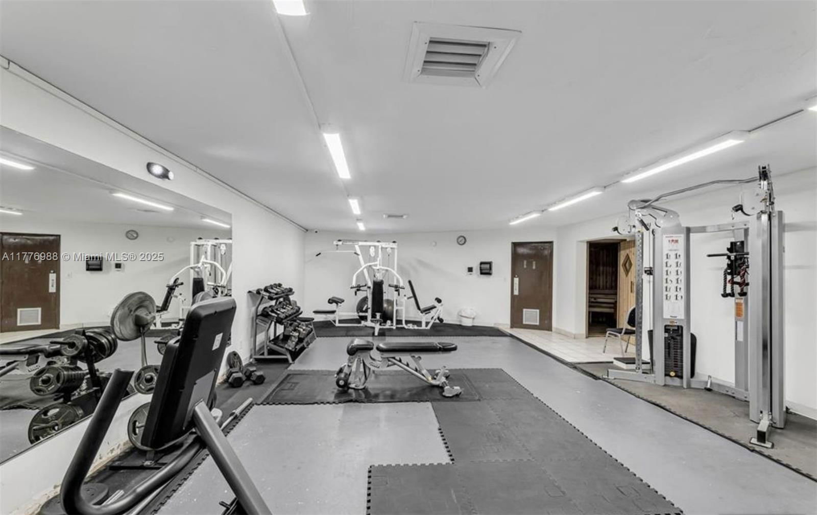 Real estate property located at 103 Royal Park Dr #1G, Broward, Royal Park Condo, Oakland Park, FL
