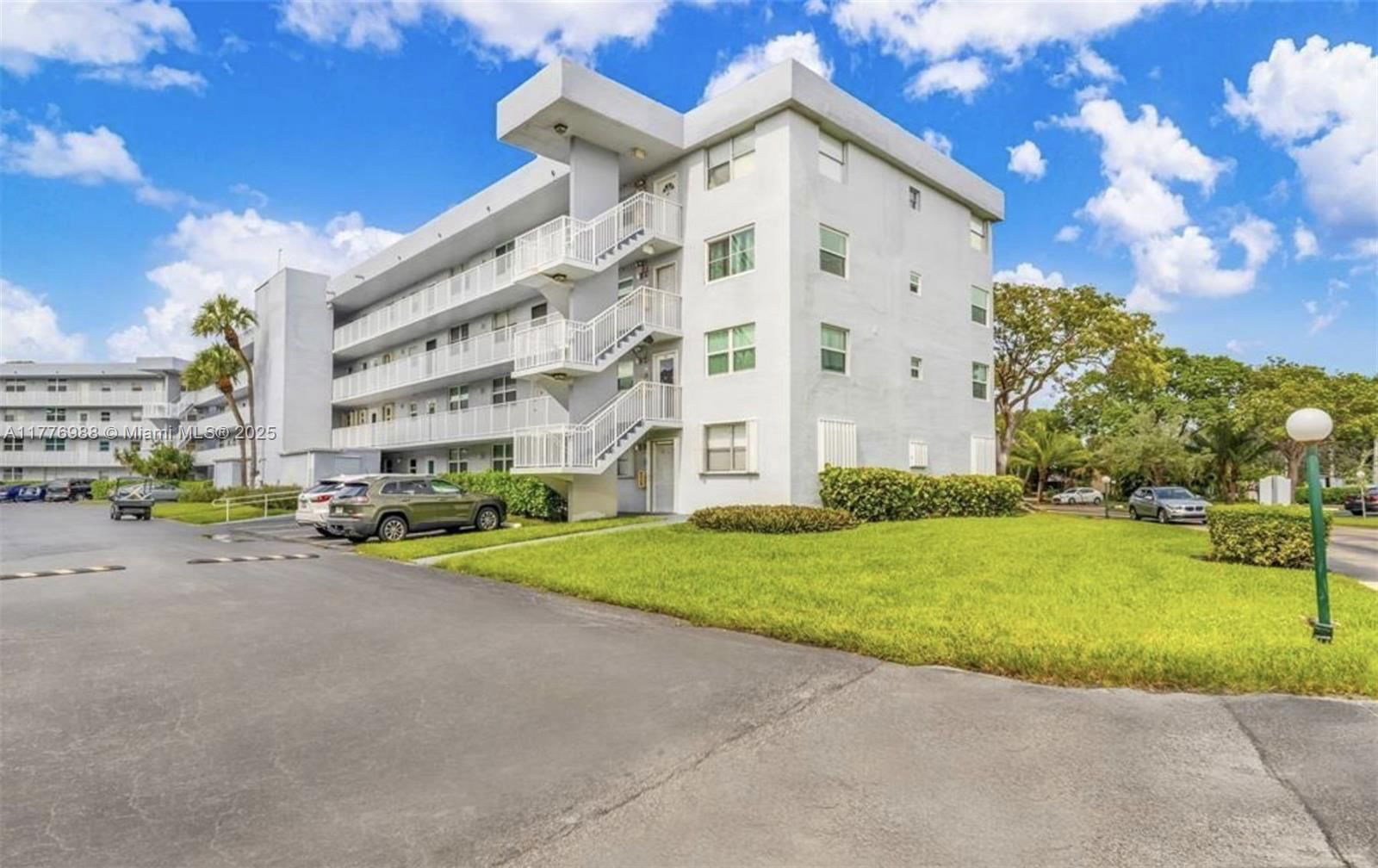 Real estate property located at 103 Royal Park Dr #1G, Broward, Royal Park Condo, Oakland Park, FL