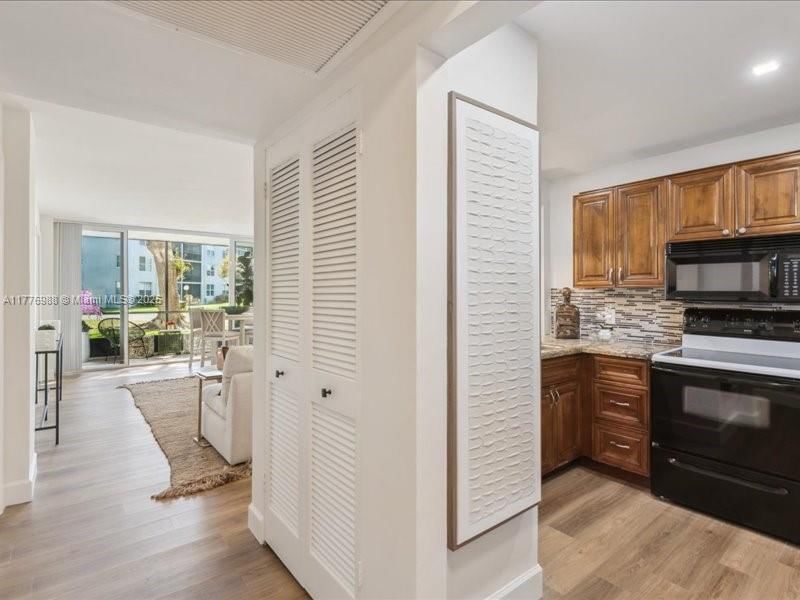 Real estate property located at 103 Royal Park Dr #1G, Broward, Royal Park Condo, Oakland Park, FL