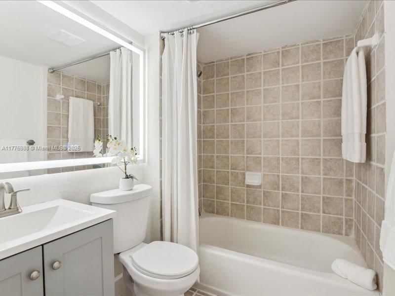 Real estate property located at 103 Royal Park Dr #1G, Broward, Royal Park Condo, Oakland Park, FL