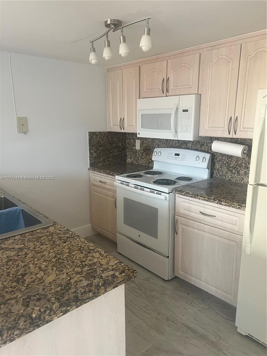 Real estate property located at 8530 3rd Ln #402, Miami-dade, Gables Ii Townhomes Condo, Miami, FL