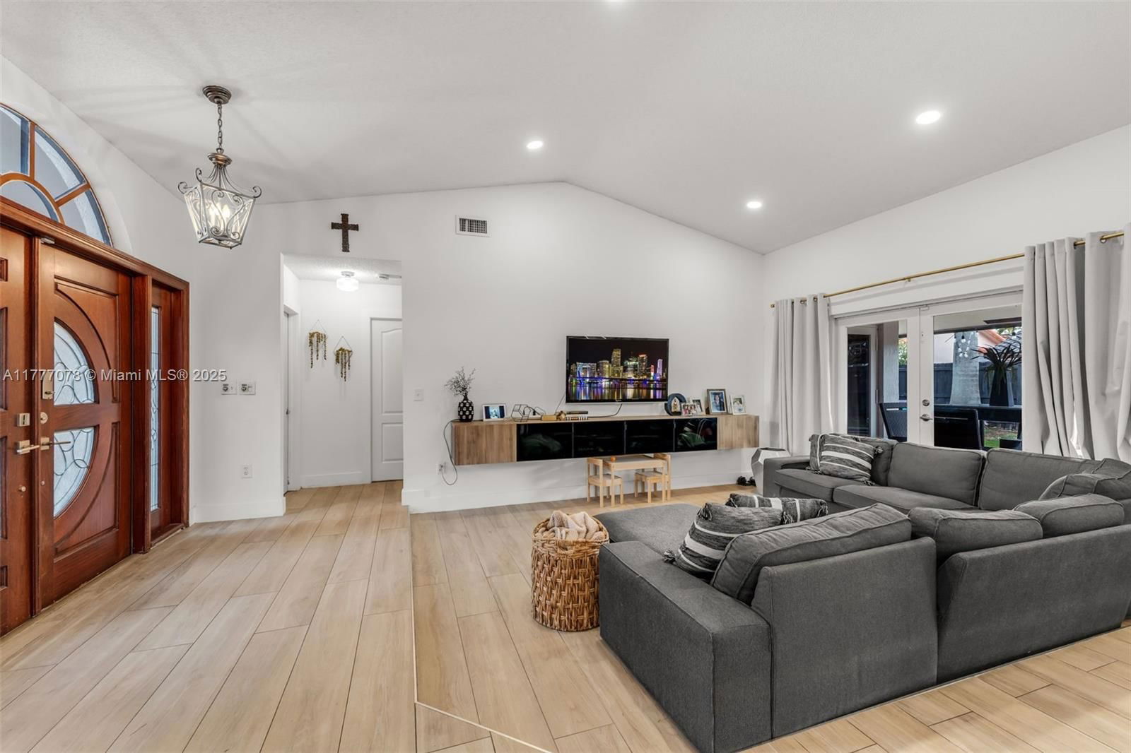 Real estate property located at 3451 143rd Ct, Miami-dade, P.i. Estates, Miami, FL