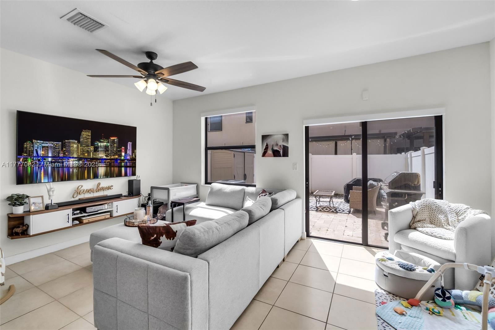 Real estate property located at 10494 33rd Way #10494, Miami-dade, Aquabella Section Two, Hialeah, FL