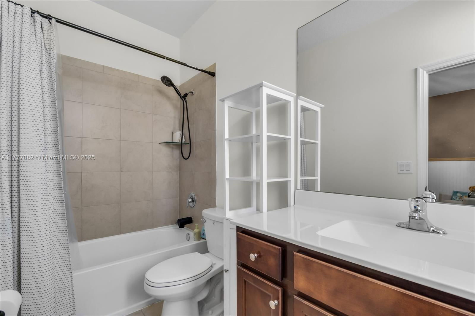 Real estate property located at 10494 33rd Way #10494, Miami-dade, Aquabella Section Two, Hialeah, FL