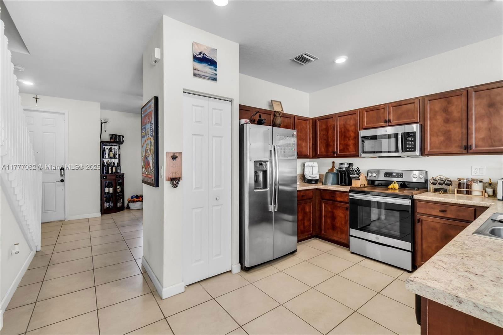 Real estate property located at 10494 33rd Way #10494, Miami-dade, Aquabella Section Two, Hialeah, FL