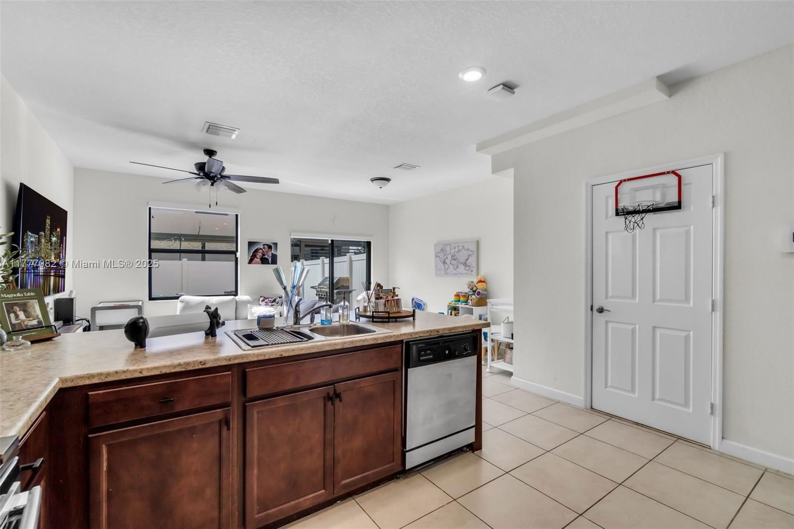 Real estate property located at 10494 33rd Way #10494, Miami-dade, Aquabella Section Two, Hialeah, FL