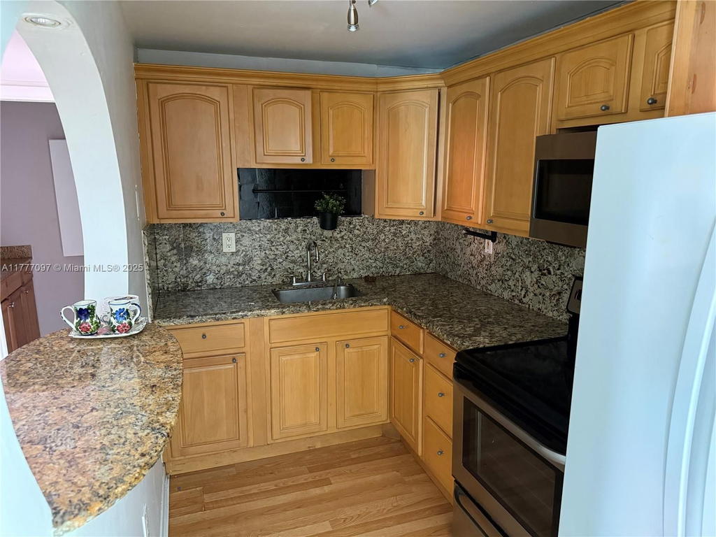 Real estate property located at 495 72nd Ave #305, Miami-dade, Miami Paradise Condo, Miami, FL