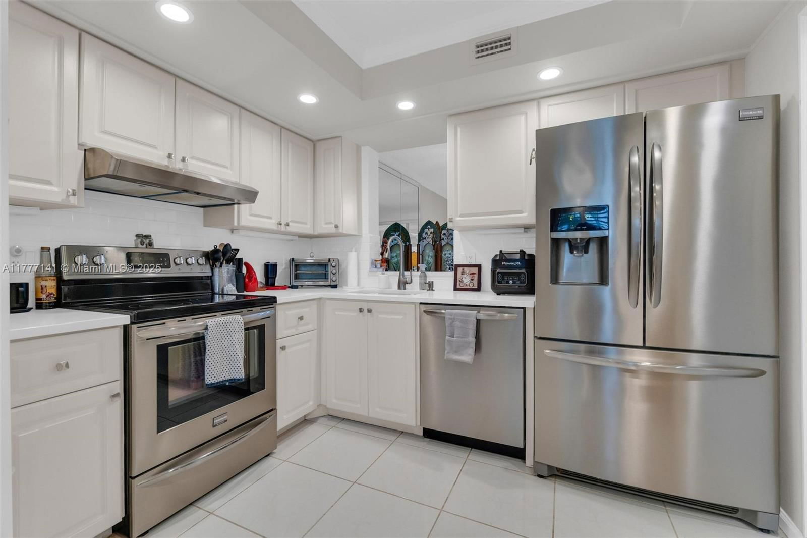 Real estate property located at 14773 Cumberland Dr #208, Palm Beach, Villages Of Oriole Deauvi, Delray Beach, FL