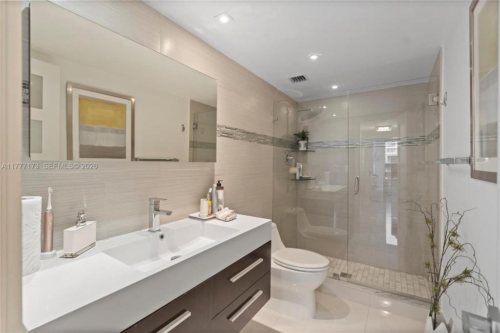 Real estate property located at 1950 Ocean Dr #12H, Broward, Hemispheres Condo, Hallandale Beach, FL