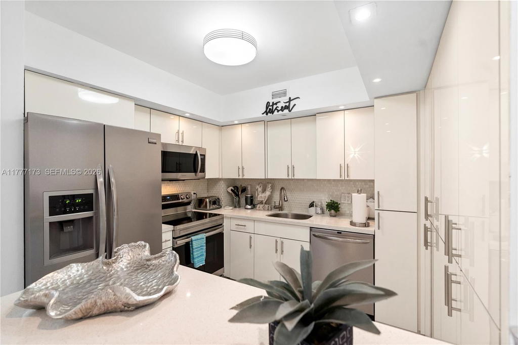 Real estate property located at 1950 Ocean Dr #12H, Broward, Hemispheres Condo, Hallandale Beach, FL