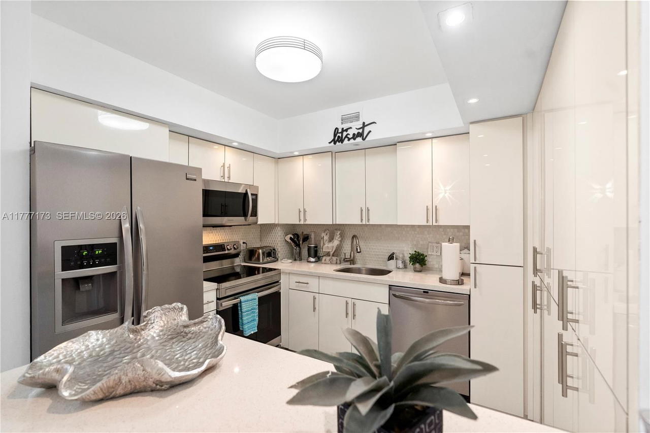 Real estate property located at 1950 Ocean Dr #12H, Broward, Hemispheres Condo, Hallandale Beach, FL