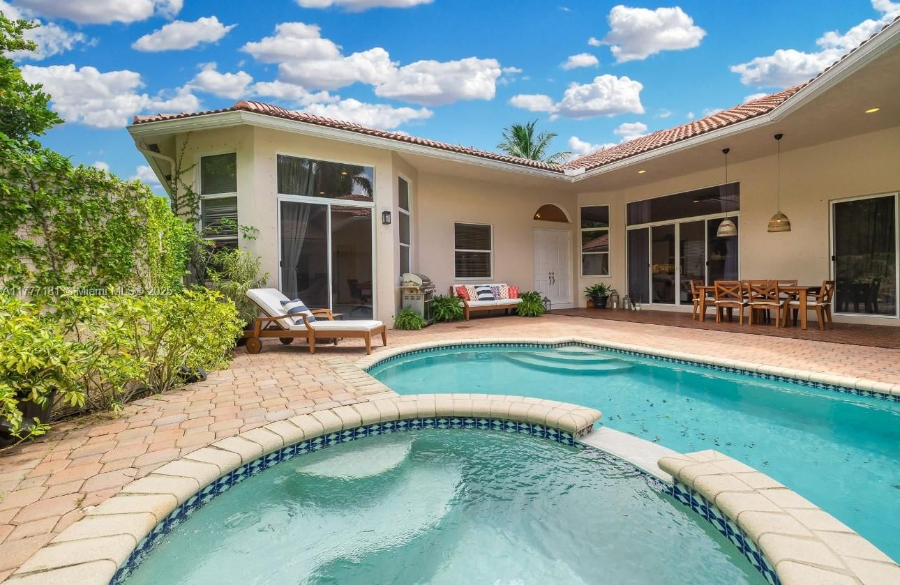Real estate property located at 1604 Victoria Pointe Ln, Broward, Sector 7-parcel W, Weston, FL
