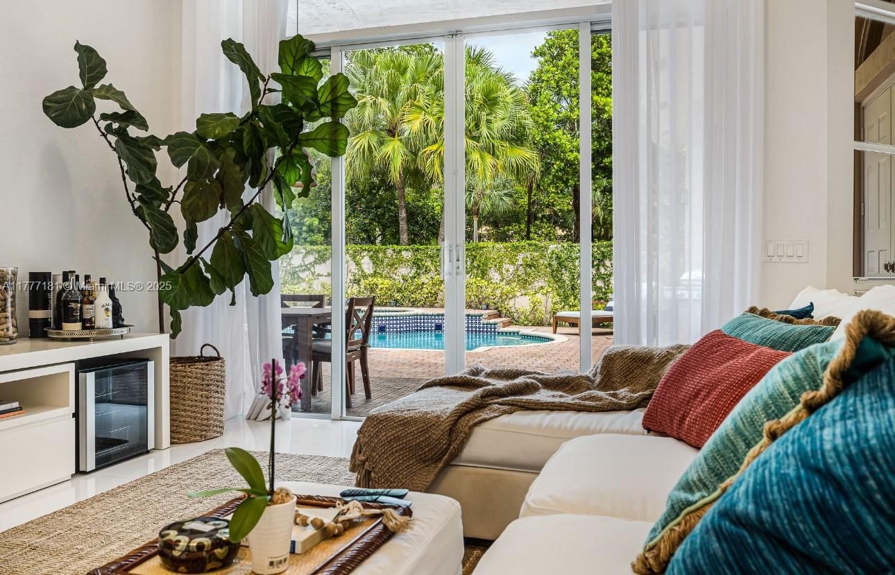 Real estate property located at 1604 Victoria Pointe Ln, Broward, Sector 7-parcel W, Weston, FL