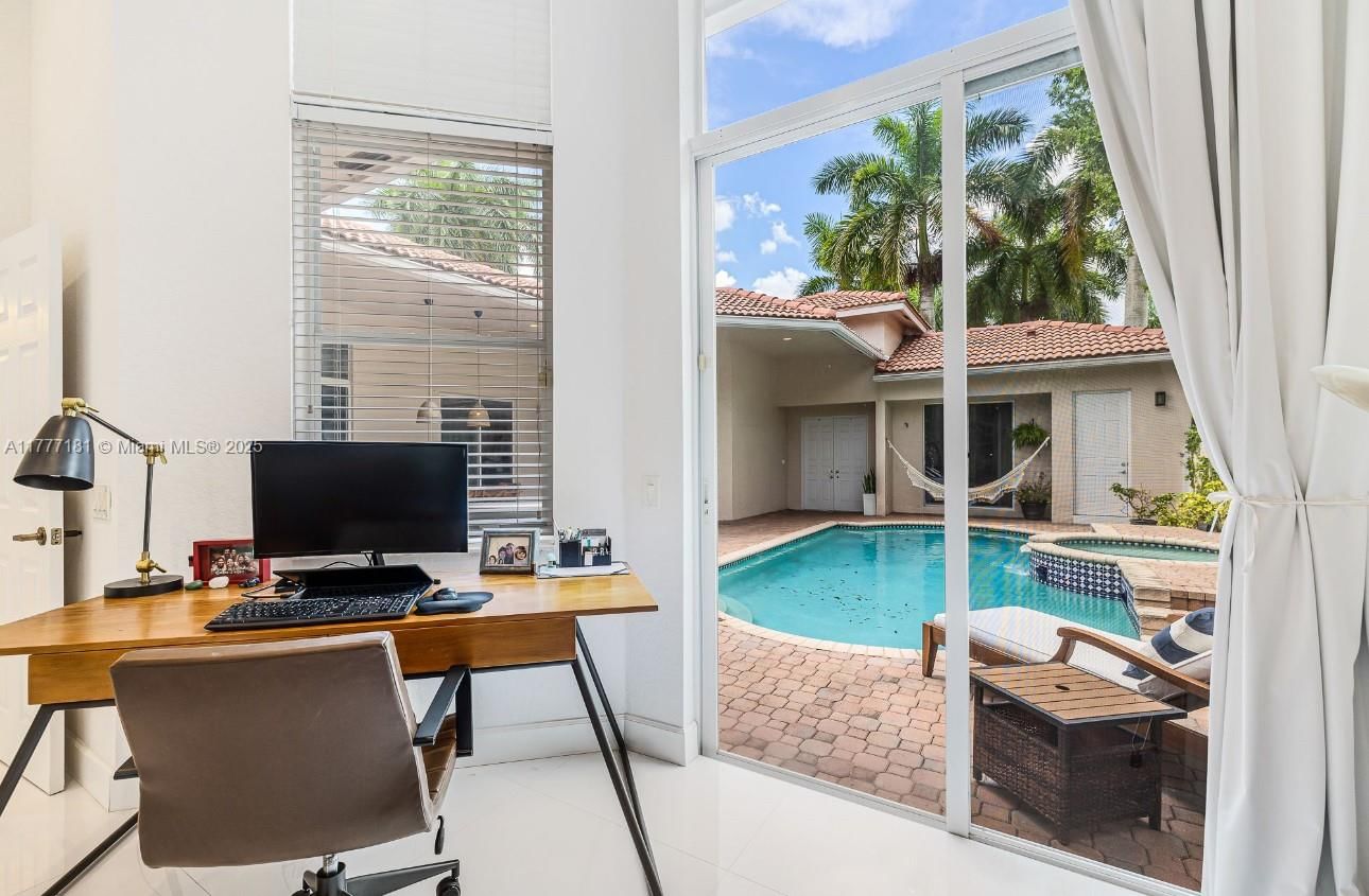 Real estate property located at 1604 Victoria Pointe Ln, Broward, Sector 7-parcel W, Weston, FL