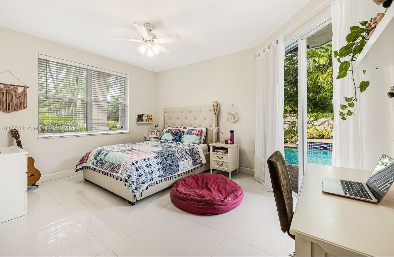 Real estate property located at 1604 Victoria Pointe Ln, Broward, Sector 7-parcel W, Weston, FL
