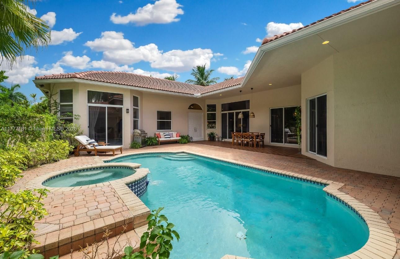 Real estate property located at 1604 Victoria Pointe Ln, Broward, Sector 7-parcel W, Weston, FL