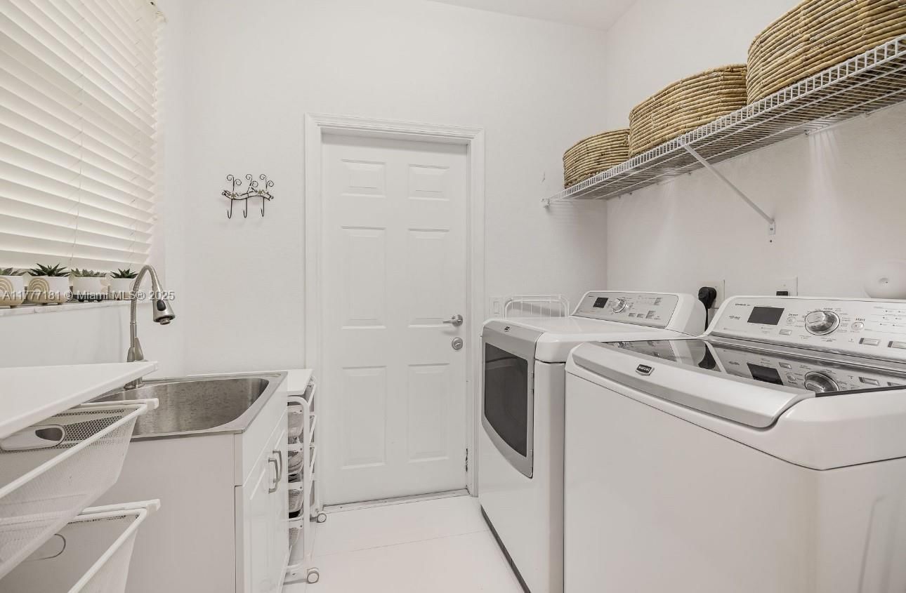 Real estate property located at 1604 Victoria Pointe Ln, Broward, Sector 7-parcel W, Weston, FL