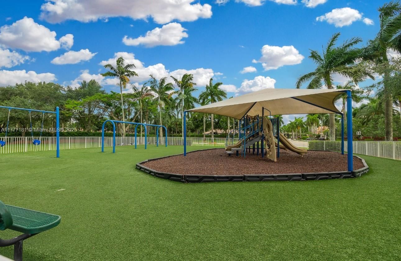 Real estate property located at 1604 Victoria Pointe Ln, Broward, Sector 7-parcel W, Weston, FL