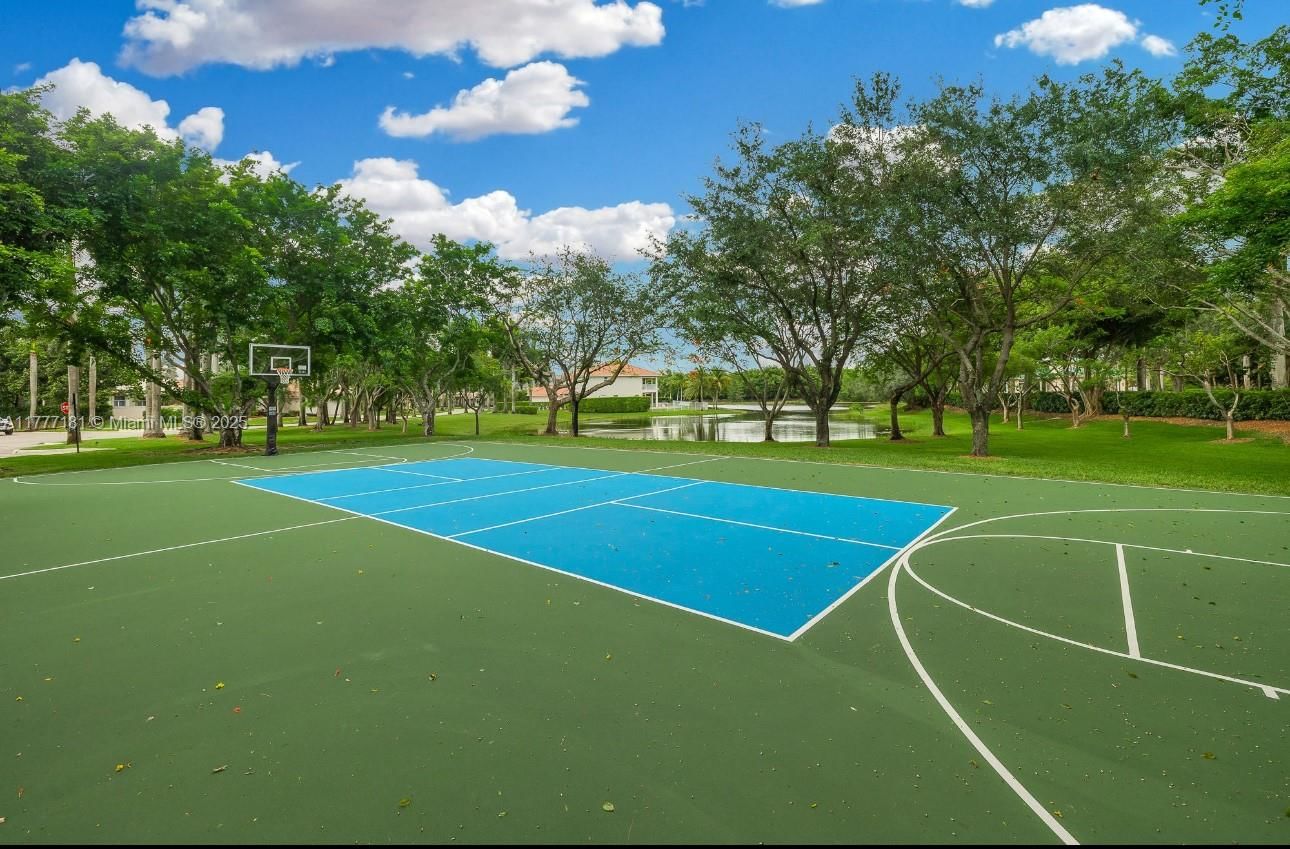 Real estate property located at 1604 Victoria Pointe Ln, Broward, Sector 7-parcel W, Weston, FL
