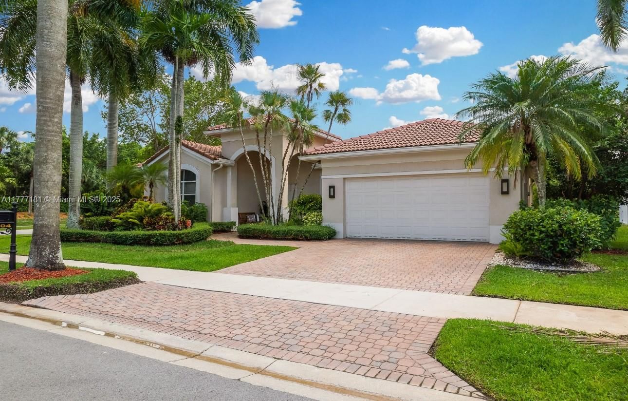 Real estate property located at 1604 Victoria Pointe Ln, Broward, Sector 7-parcel W, Weston, FL