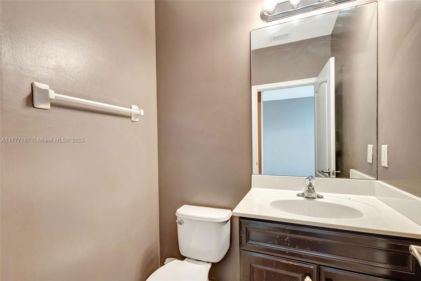 Real estate property located at 4343 Chalmers Ln, Palm Beach, Charleston Commons, West Palm Beach, FL