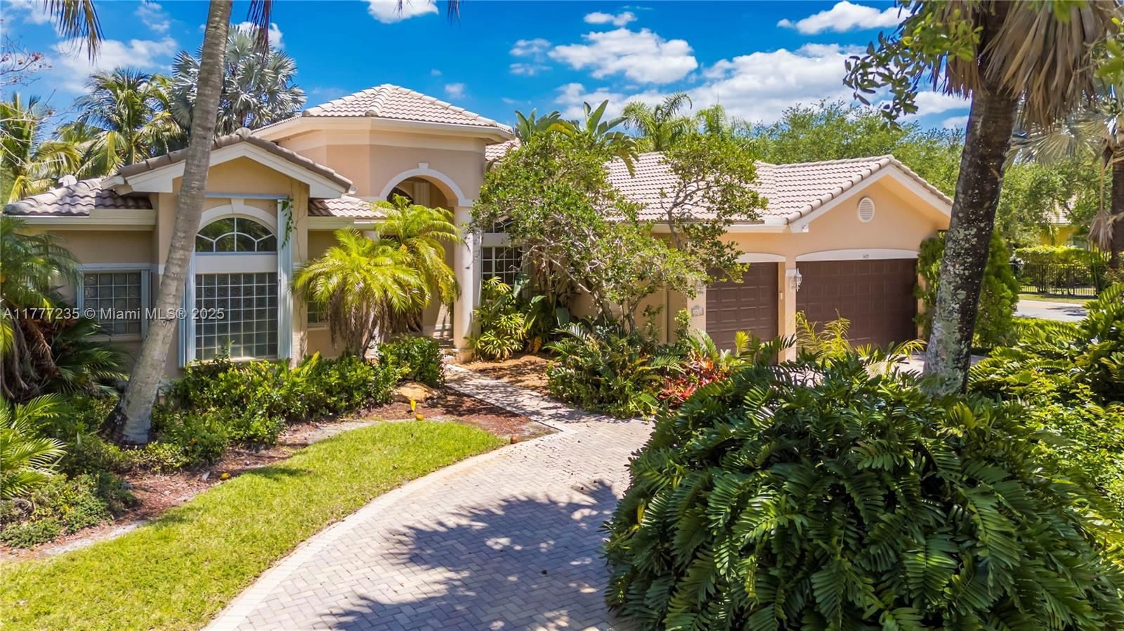 Real estate property located at 3432 Dovecote Meadow Ln, Broward, Long Lake Ranches Plat Tw, Davie, FL