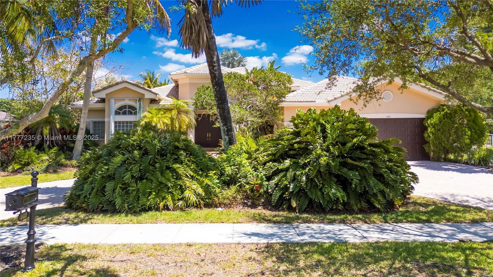 Real estate property located at 3432 Dovecote Meadow Ln, Broward, Long Lake Ranches Plat Tw, Davie, FL