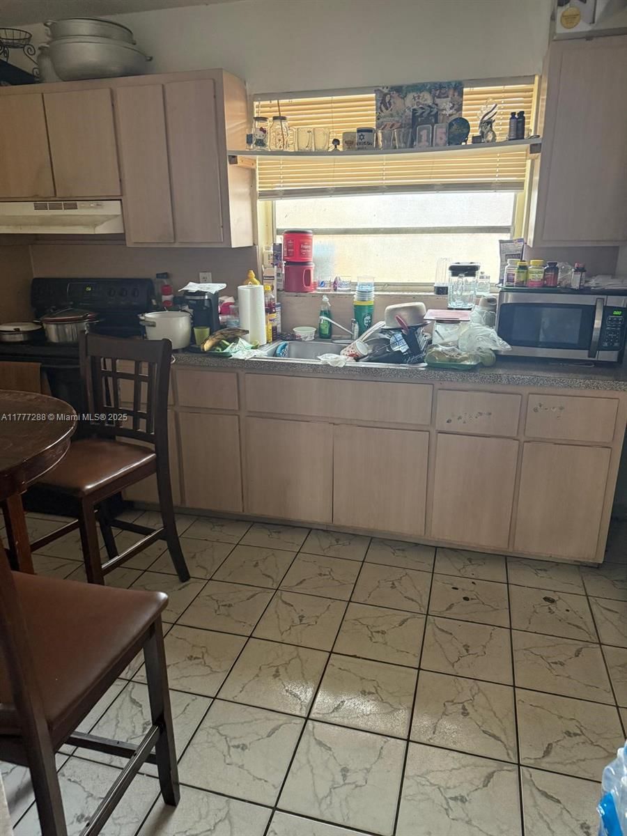 Real estate property located at 2929 22nd Ct, Miami-dade, Glenhaven, Miami, FL