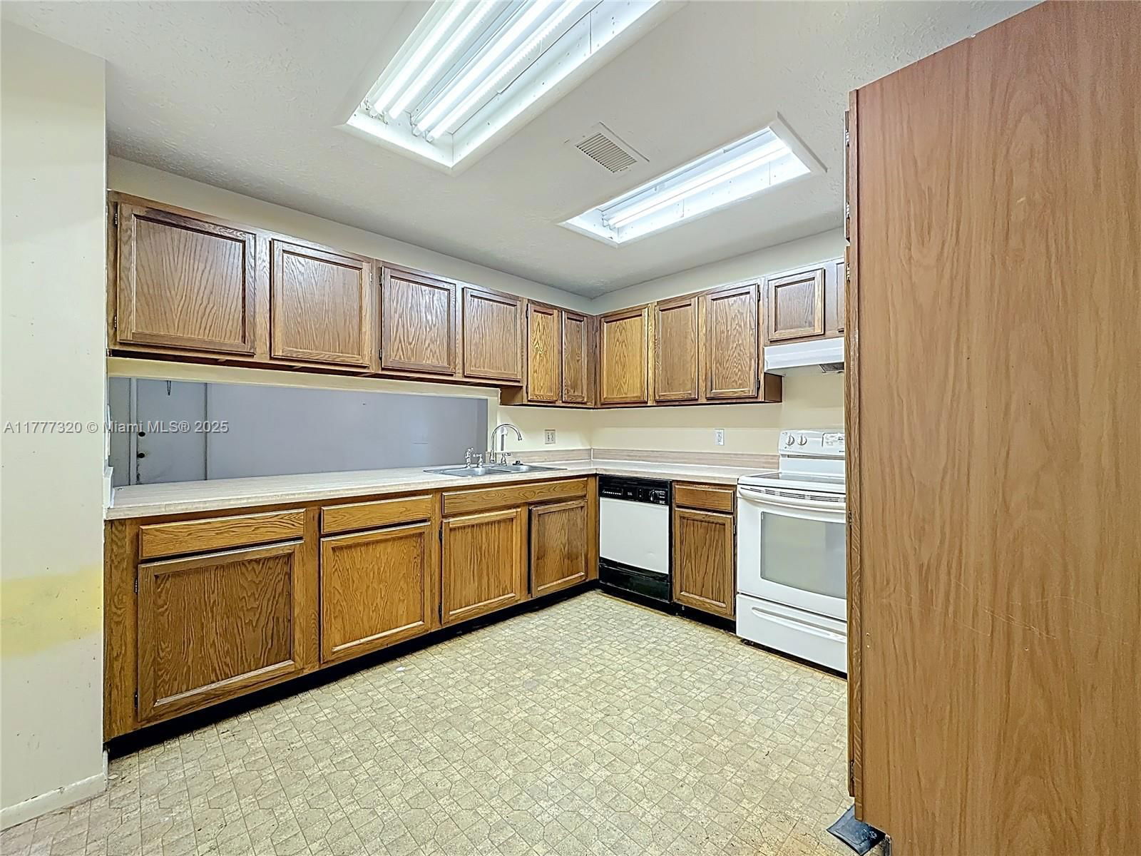 Real estate property located at 731 Del Rio Blvd, St Lucie, Port St Lucie Section 9, Port St. Lucie, FL