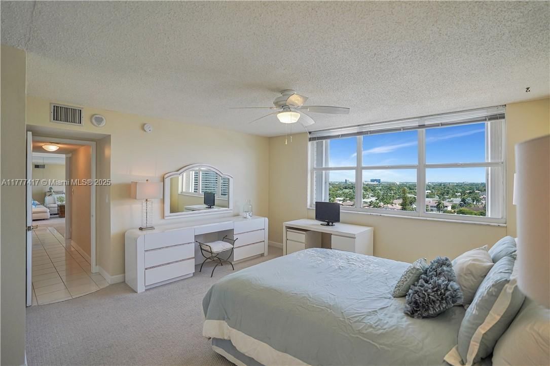 Real estate property located at 2881 33rd Ct PHC, Broward, Carlyle Condominium, Fort Lauderdale, FL
