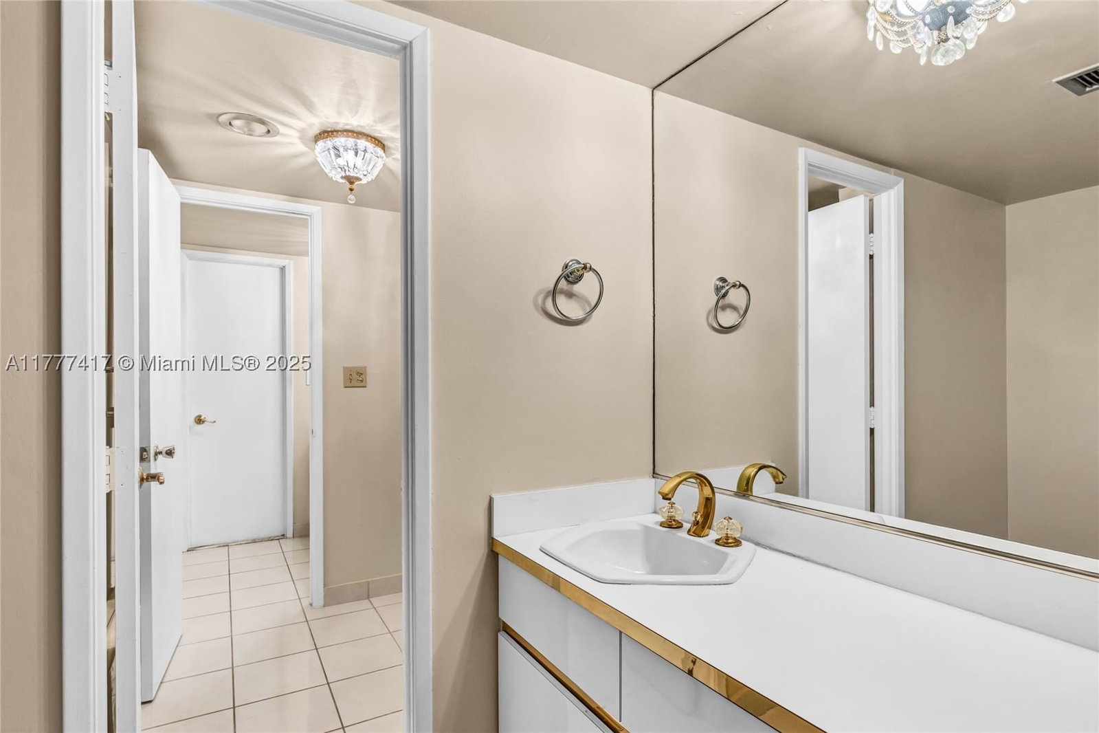 Real estate property located at 2881 33rd Ct PHC, Broward, Carlyle Condominium, Fort Lauderdale, FL
