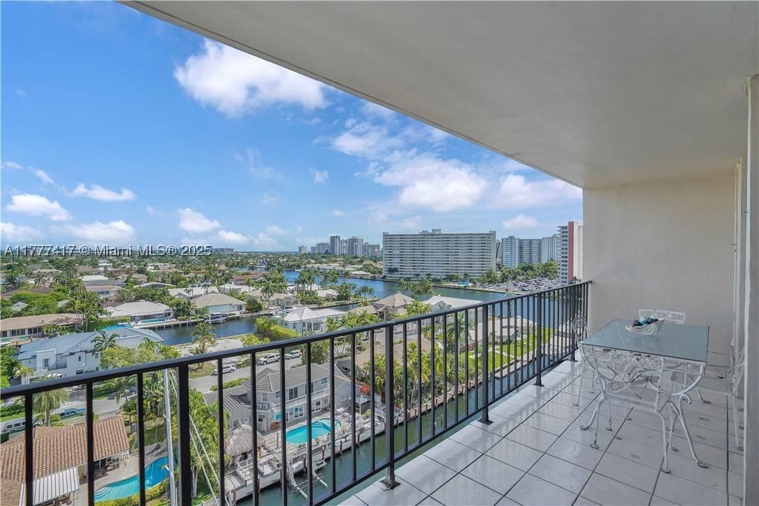 Real estate property located at 2881 33rd Ct PHC, Broward, Carlyle Condominium, Fort Lauderdale, FL