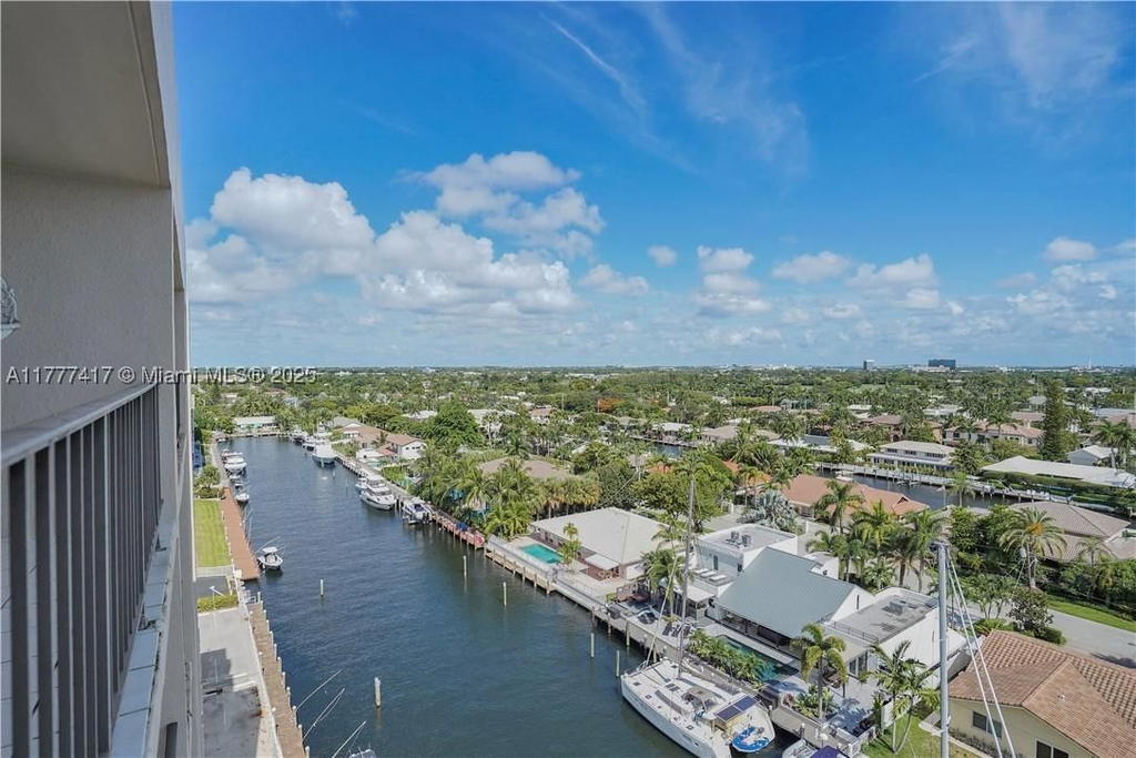 Real estate property located at 2881 33rd Ct PHC, Broward, Carlyle Condominium, Fort Lauderdale, FL