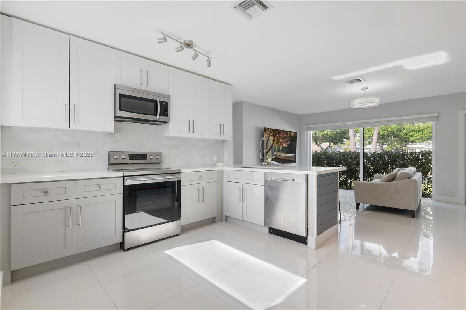 Real estate property located at 1700 23rd Ave, Broward, Flamingo Park Sec, Fort Lauderdale, FL