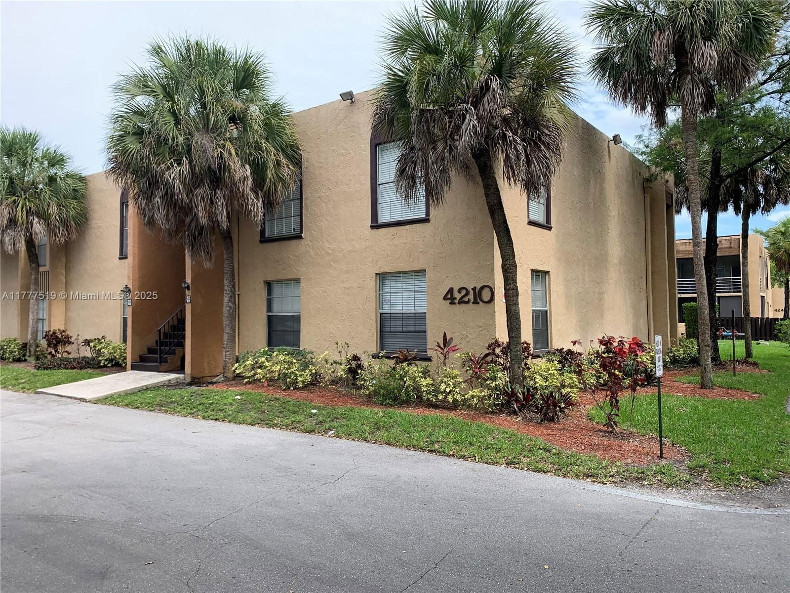 Real estate property located at 4210 21st St #102, Broward, Wood Hue Ii Condo, Lauderhill, FL