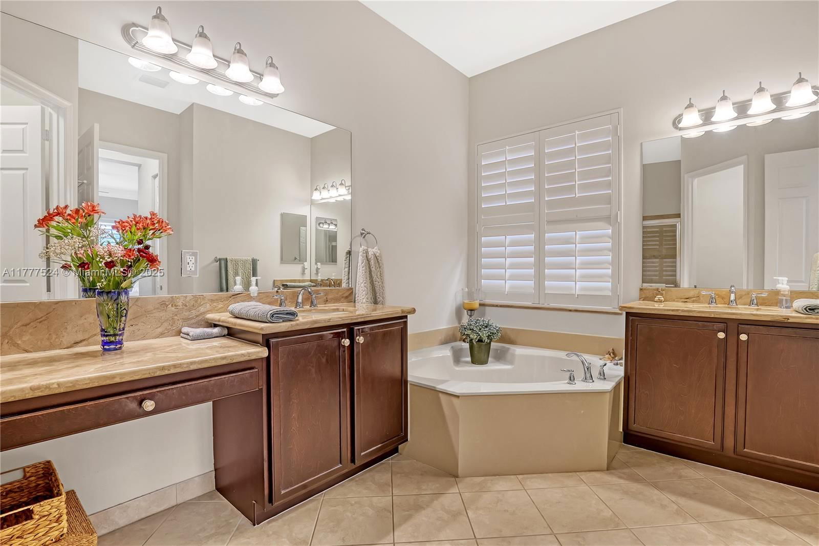 Real estate property located at 8420 Calabria Lakes Dr, Palm Beach, Trails At Canyon 1, Boynton Beach, FL