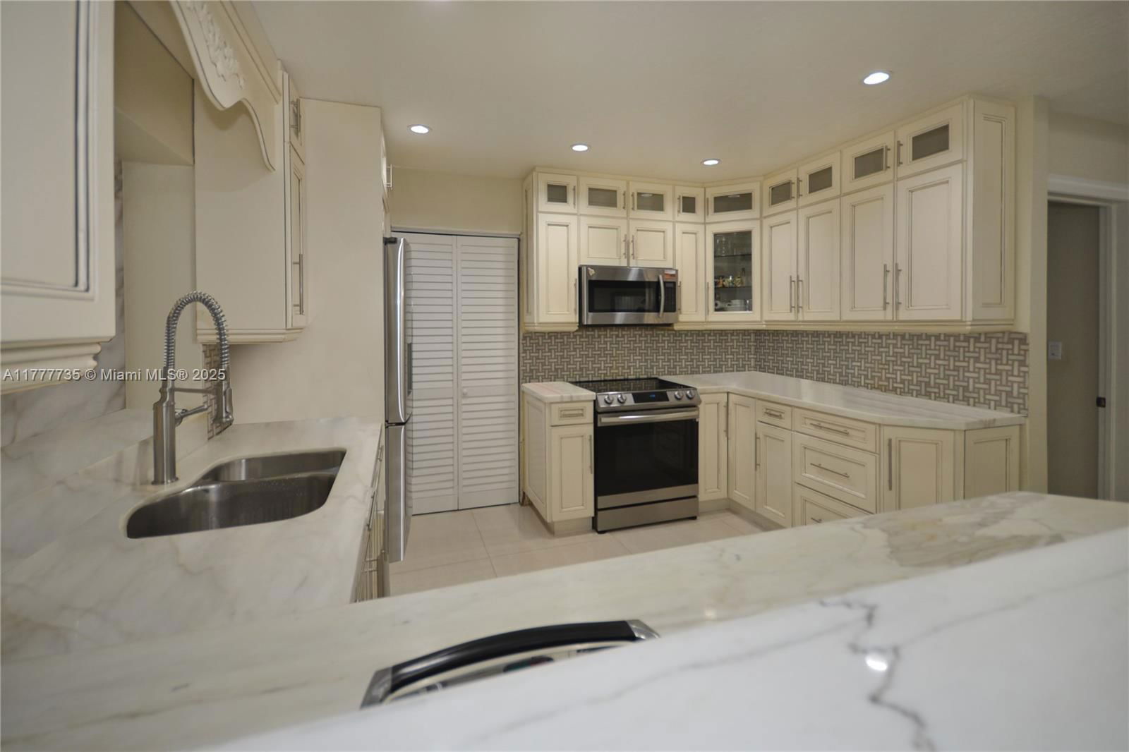 Real estate property located at 6550 8th St, Broward, Boulevard Heights Sec Ten, Pembroke Pines, FL