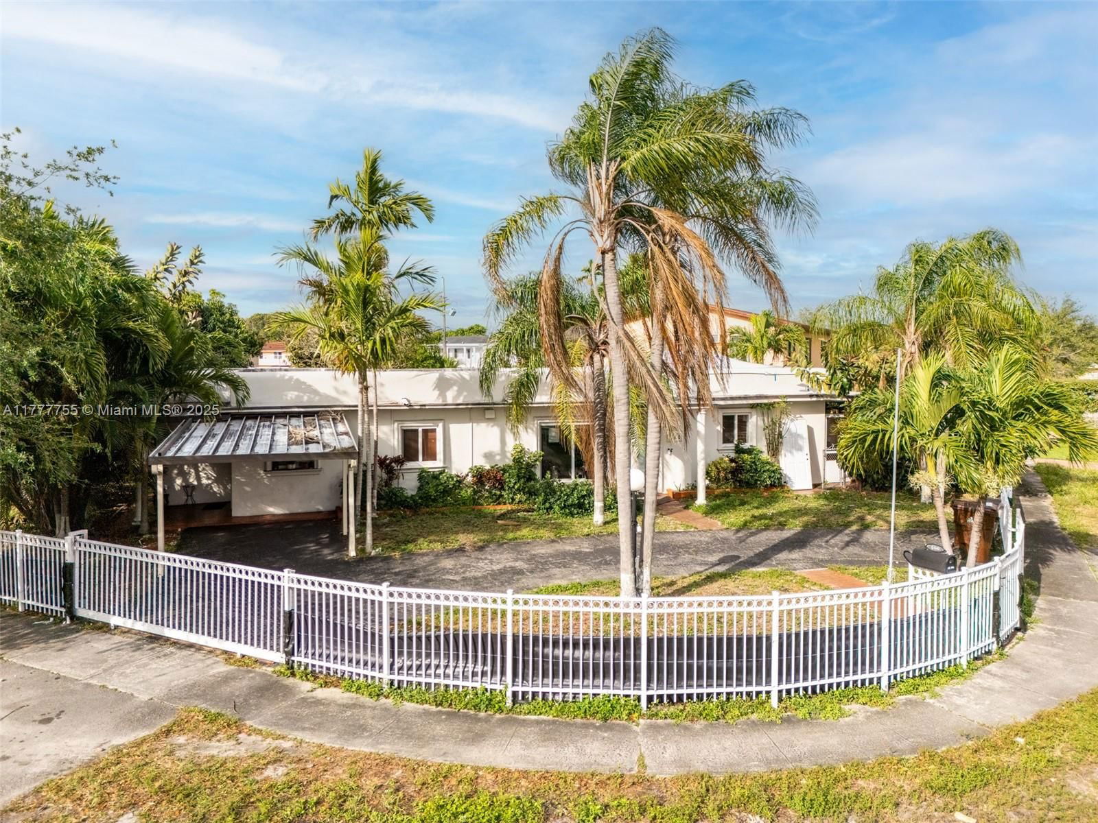 Real estate property located at 660 10th Pl, Miami-dade, Sun-tan Village Sec 3, Hialeah, FL