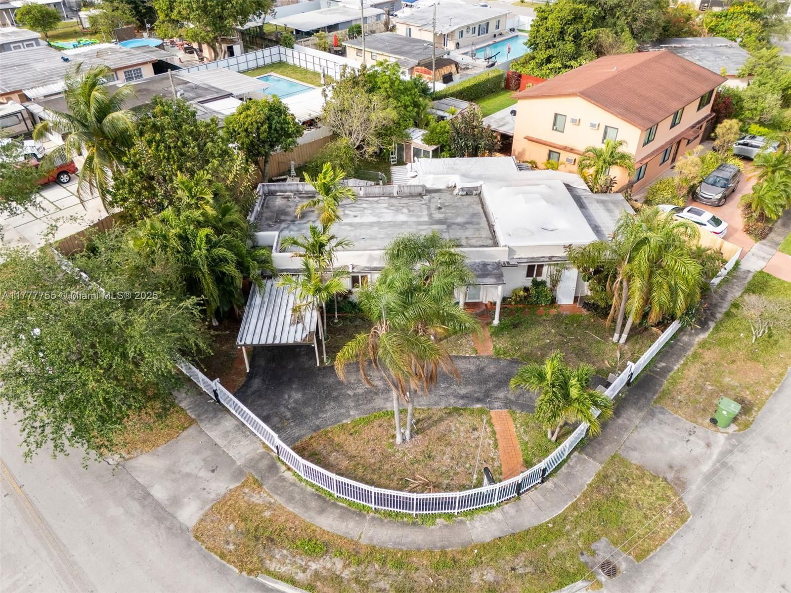 Real estate property located at 660 10th Pl, Miami-dade, Sun-tan Village Sec 3, Hialeah, FL
