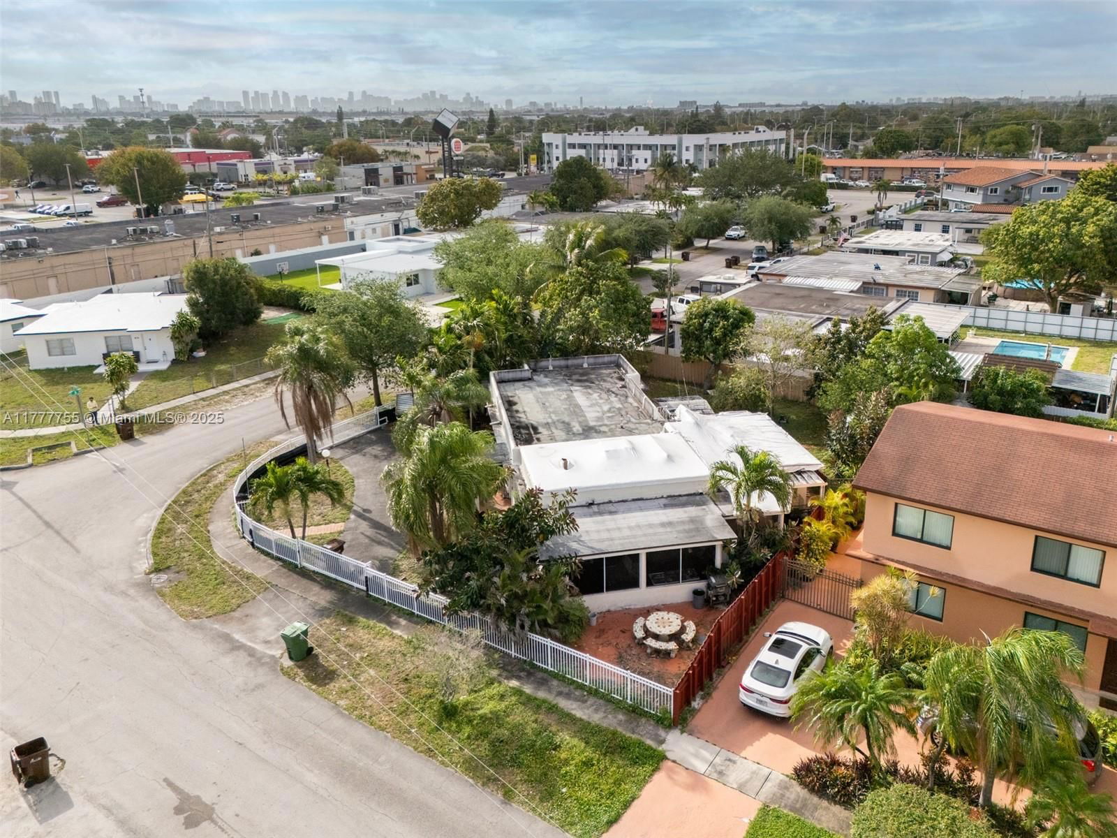 Real estate property located at 660 10th Pl, Miami-dade, Sun-tan Village Sec 3, Hialeah, FL