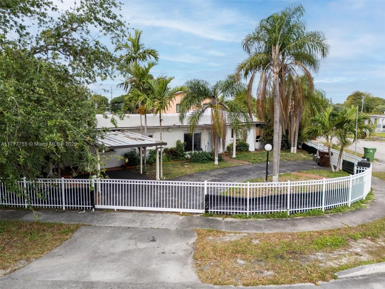 Real estate property located at 660 10th Pl, Miami-dade, Sun-tan Village Sec 3, Hialeah, FL