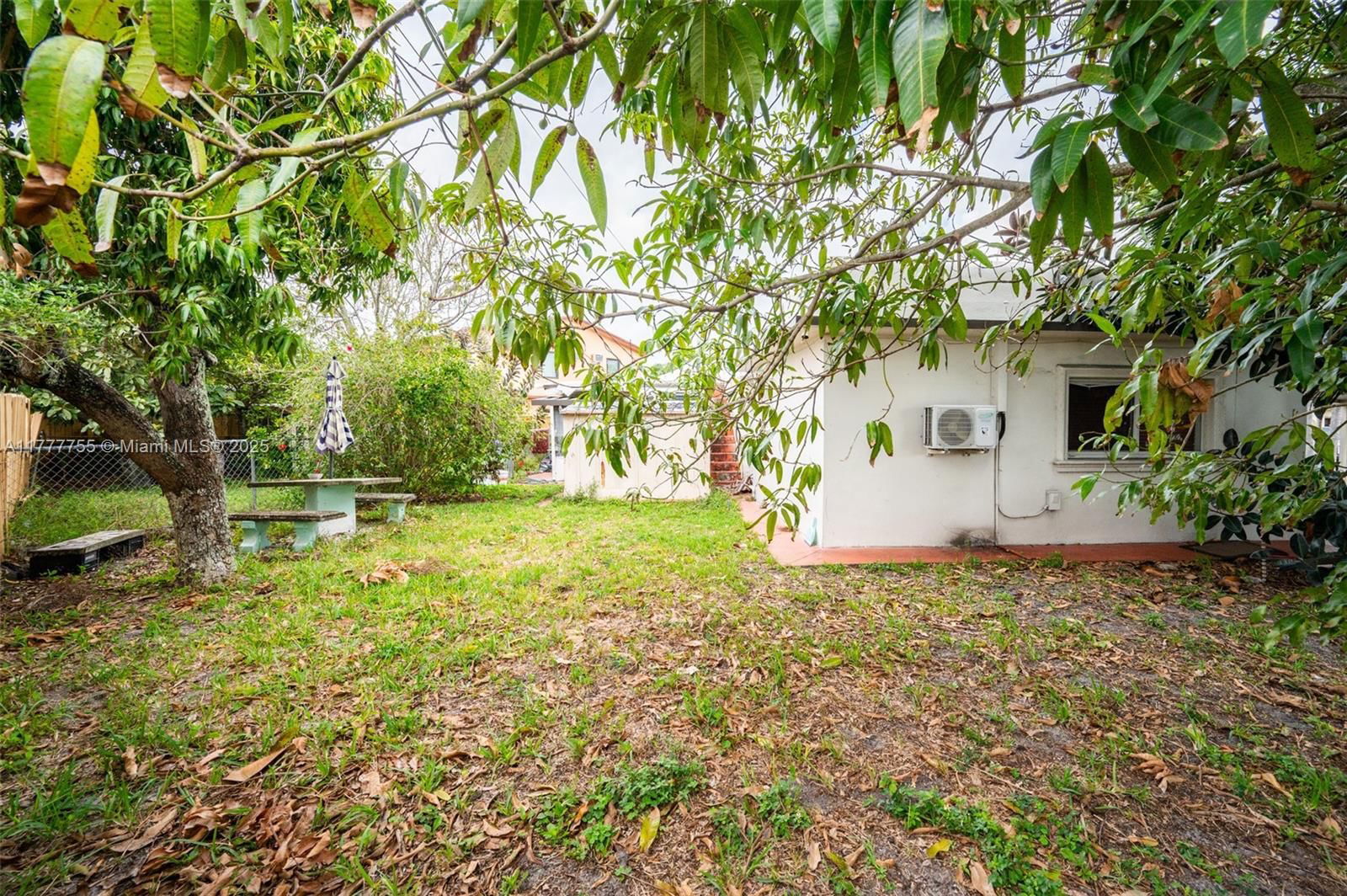 Real estate property located at 660 10th Pl, Miami-dade, Sun-tan Village Sec 3, Hialeah, FL