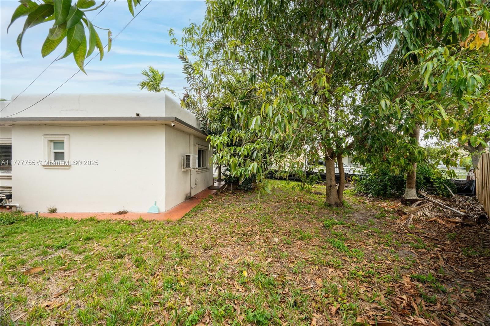 Real estate property located at 660 10th Pl, Miami-dade, Sun-tan Village Sec 3, Hialeah, FL