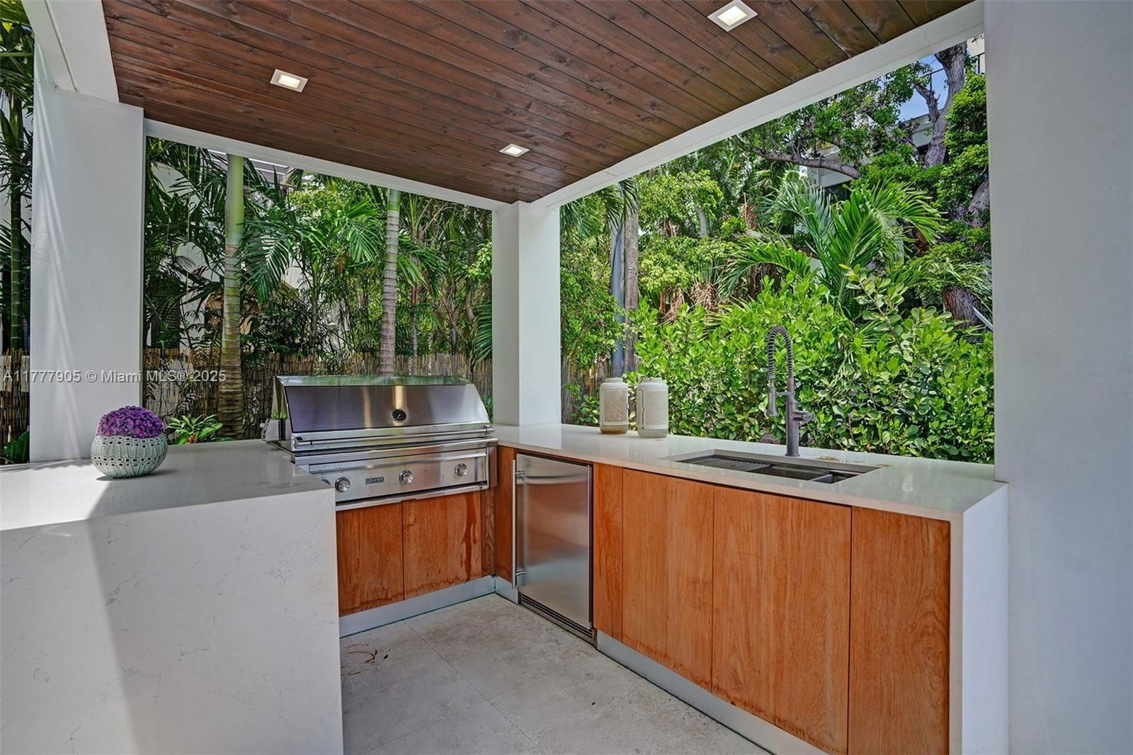 Real estate property located at 201 Buttonwood Dr, Miami-dade, Tropical Isle Homes Sub 4, Key Biscayne, FL