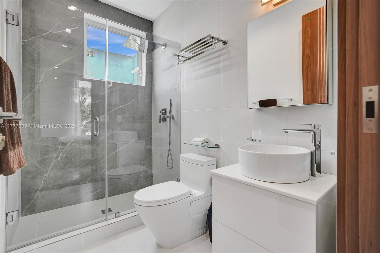 Real estate property located at 201 Buttonwood Dr, Miami-dade, Tropical Isle Homes Sub 4, Key Biscayne, FL