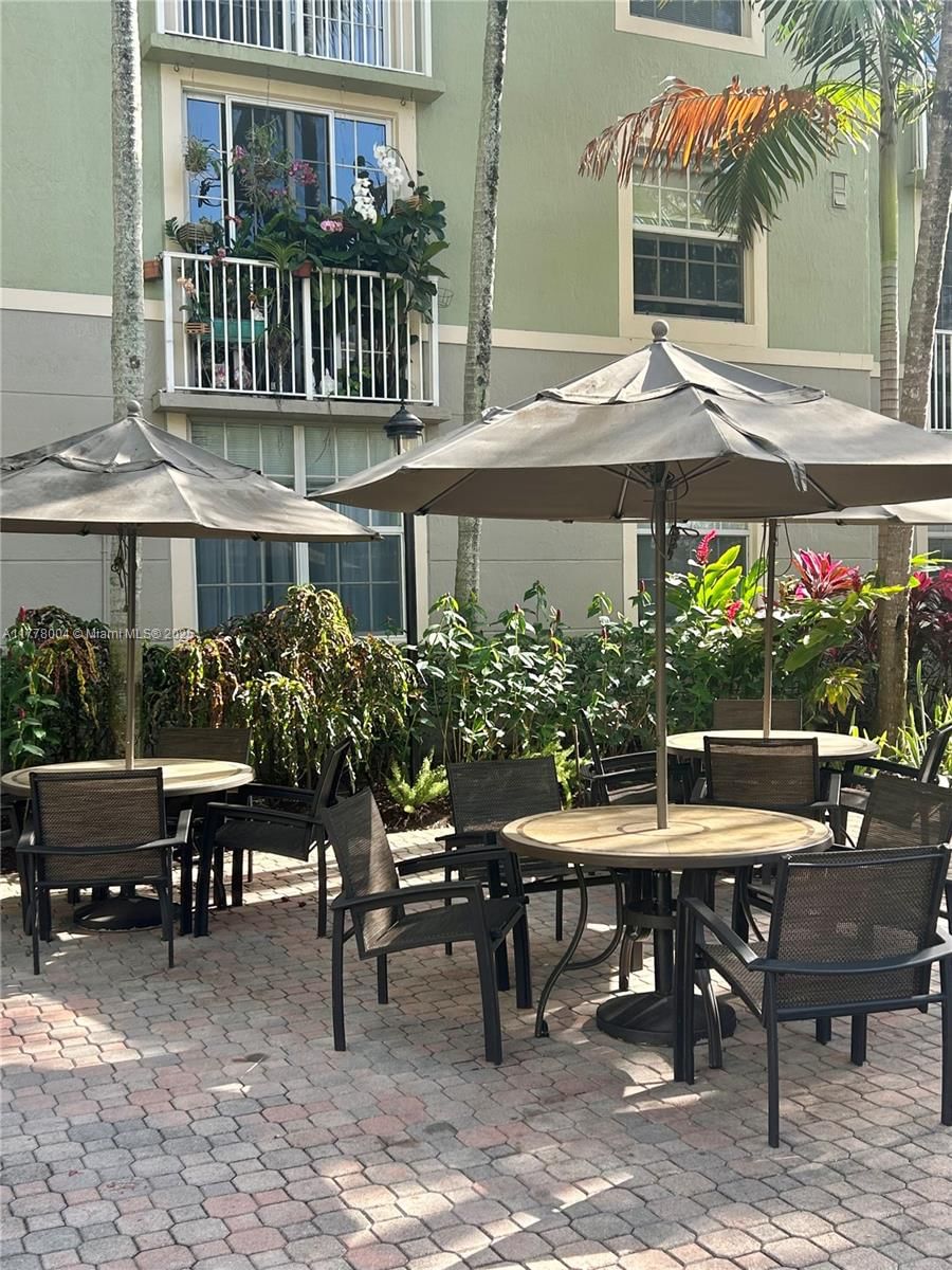 Real estate property located at 1900 Van Buren St #323B, Broward, Regent Park Condo, Hollywood, FL