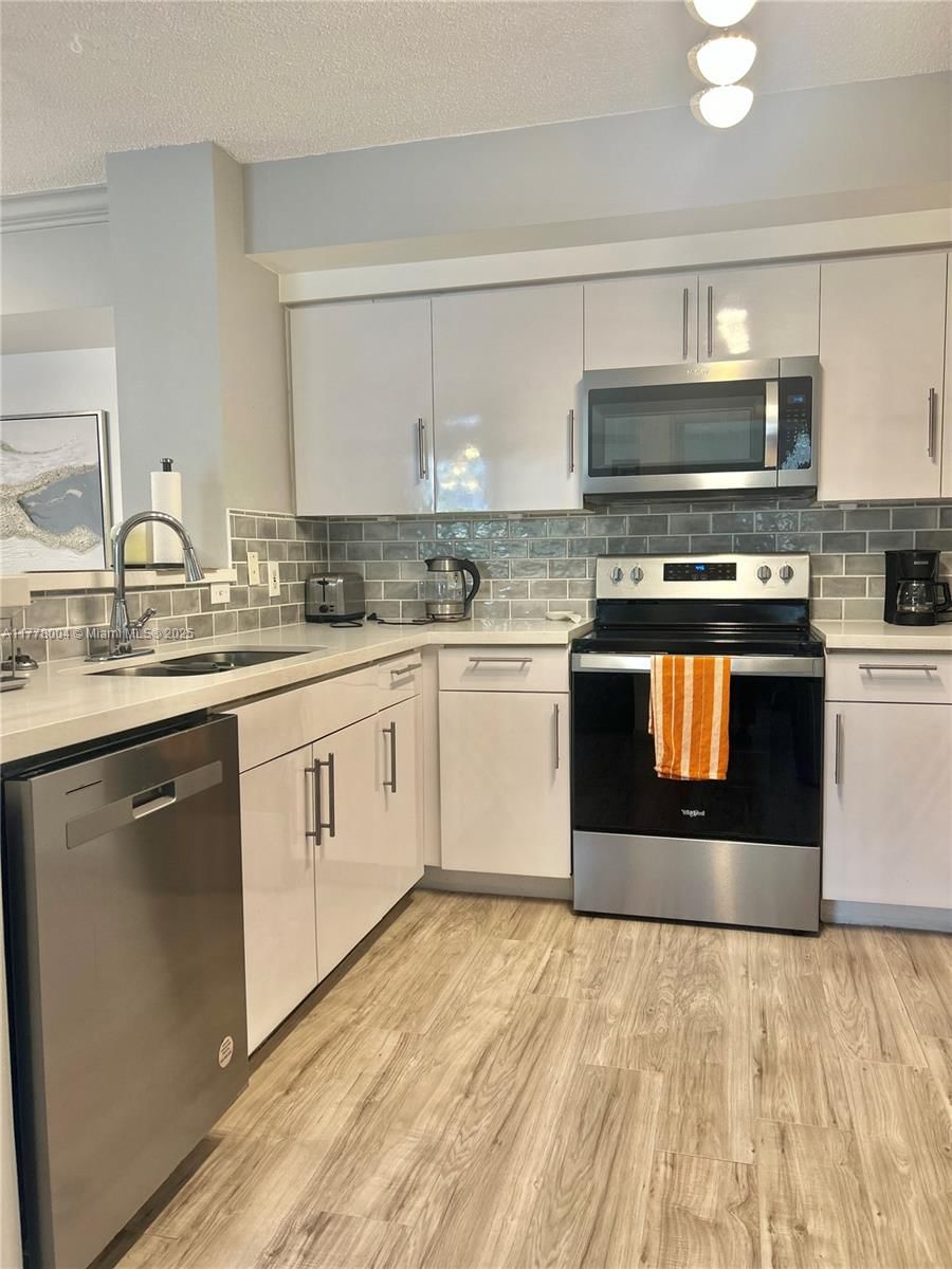 Real estate property located at 1900 Van Buren St #323B, Broward, Regent Park Condo, Hollywood, FL