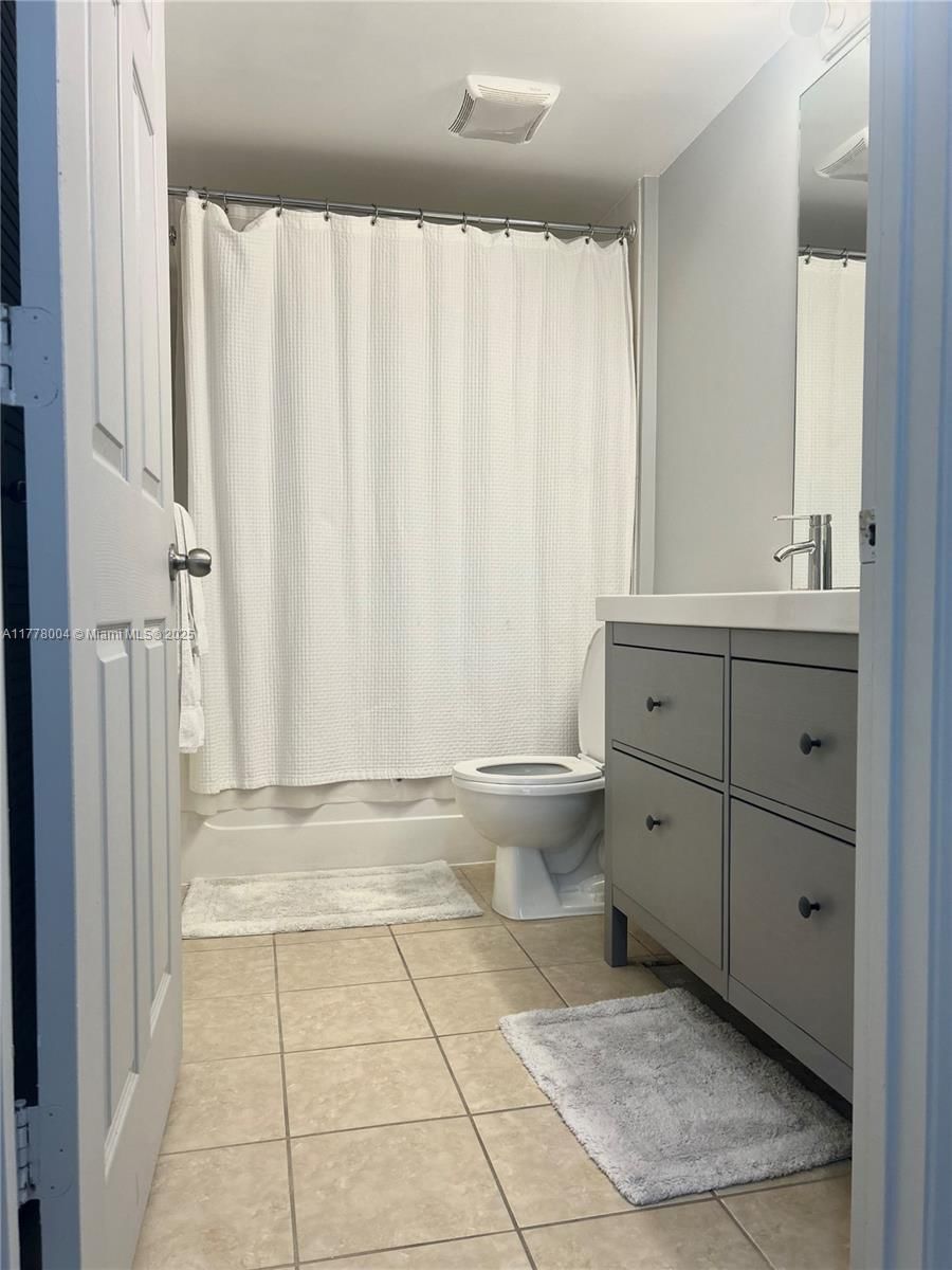 Real estate property located at 1900 Van Buren St #323B, Broward, Regent Park Condo, Hollywood, FL