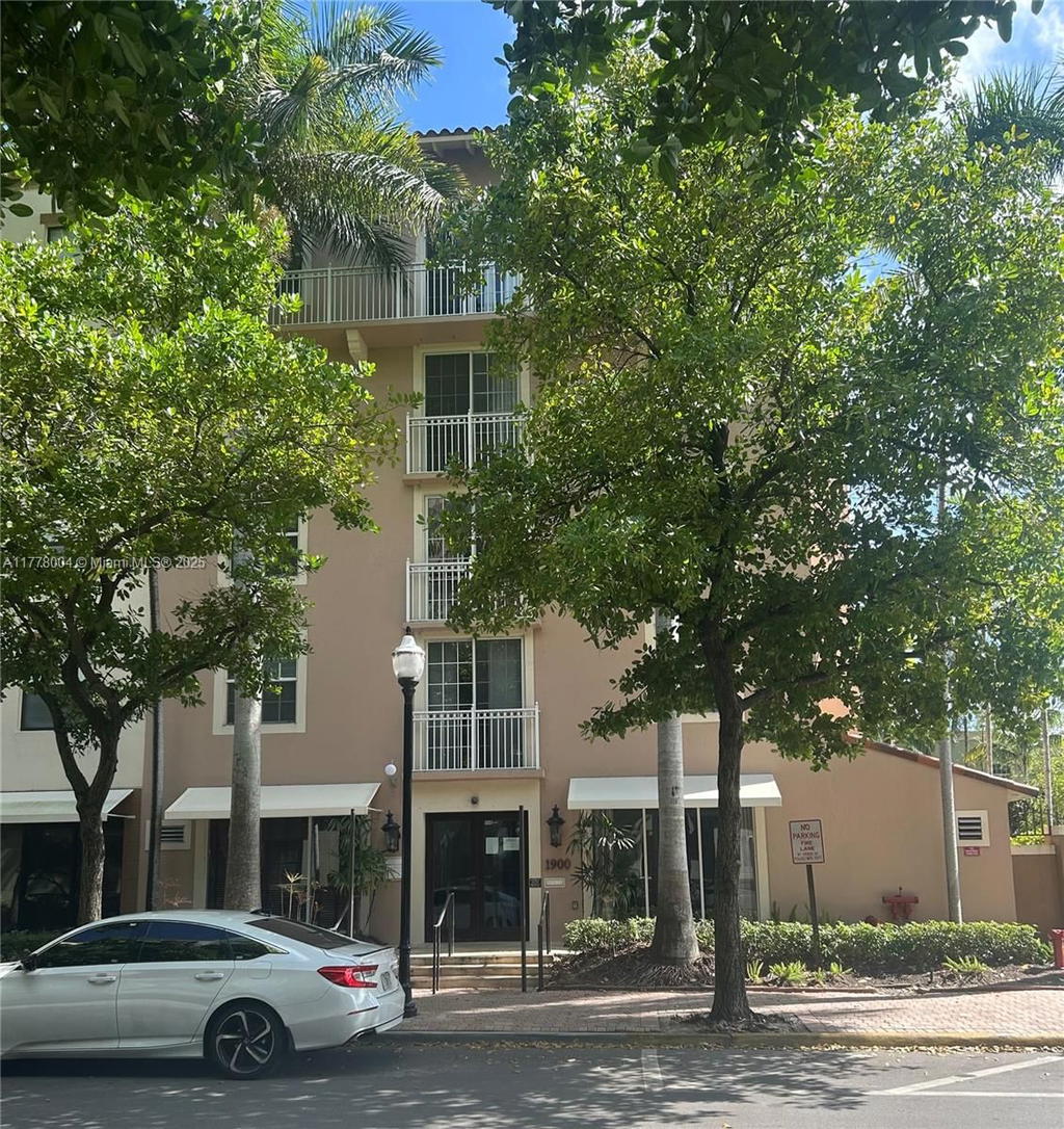 Real estate property located at 1900 Van Buren St #323B, Broward, Regent Park Condo, Hollywood, FL